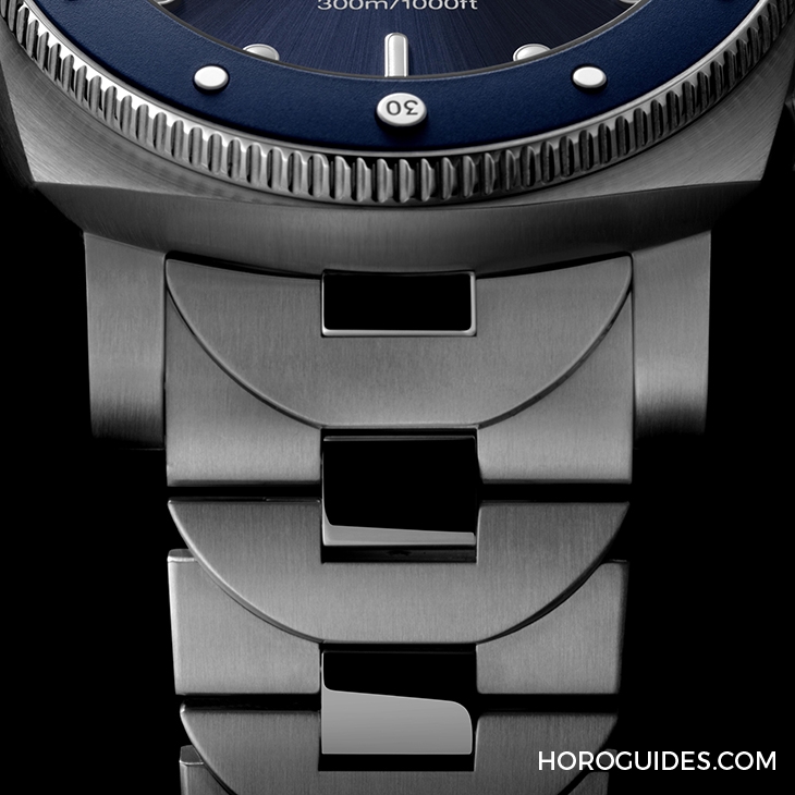 PANERAI - SUBMERSIBLE - PAM01068 - 沛納海Submersible 42mm首次搭配精鋼鍊帶!Submersible Blu Notte藍面藍圈,型格亮相