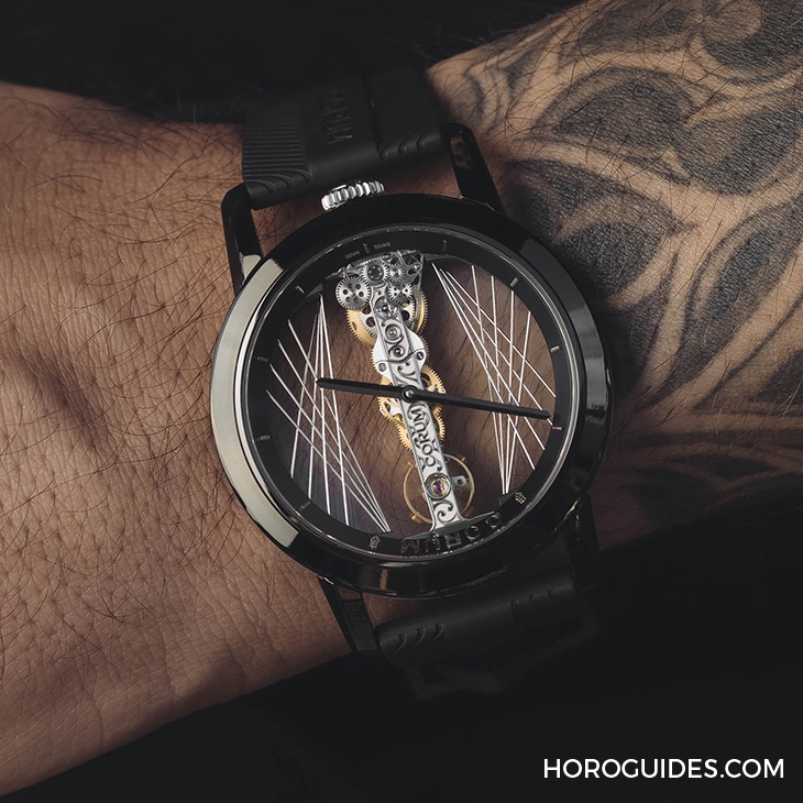 CORUM - BUBBLE - B113/03952 - 金色吊橋 懸絲掛冕｜CORUM金橋系列 建築與製錶美學的極致融合