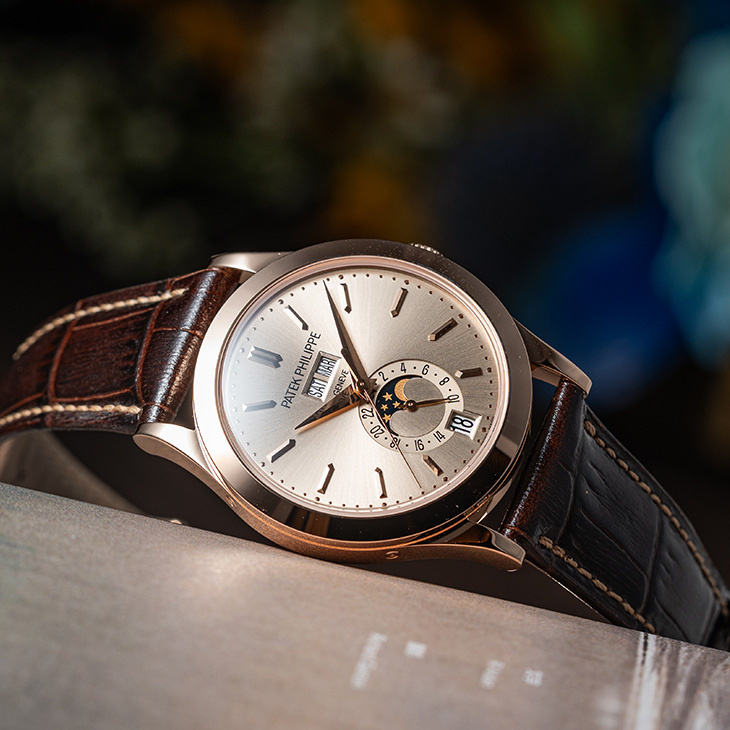 PATEK PHILIPPE - COMPLICATIONS - 5396R-016 - 藏家必看的沙米色面盤｜百達翡麗 5396R 年曆腕錶三十週年致敬之作