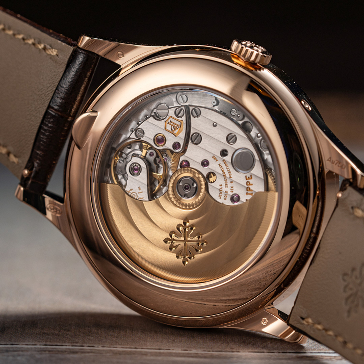 PATEK PHILIPPE - COMPLICATIONS - 5396R-016 - 藏家必看的沙米色面盤｜百達翡麗 5396R 年曆腕錶三十週年致敬之作