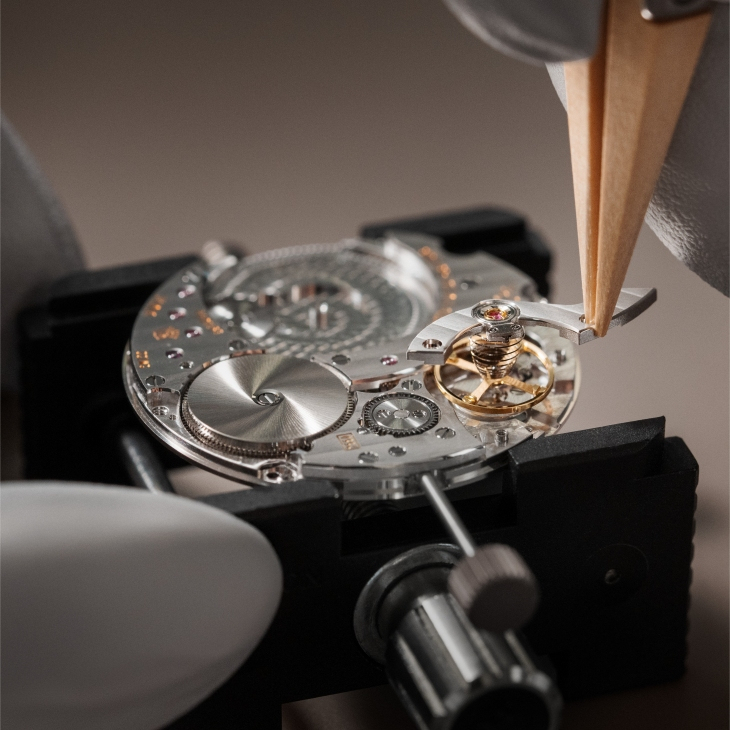 VACHERON CONSTANTIN - OVERSEAS - 2500V/210P-H028 - 超薄新境,縱橫無界|深入江詩丹頓Overseas鉑金超薄自動上鍊腕錶的工藝美學