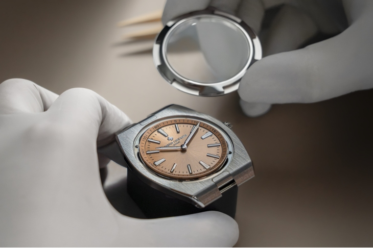 VACHERON CONSTANTIN - OVERSEAS - 2500V/210P-H028 - 超薄新境,縱橫無界|深入江詩丹頓Overseas鉑金超薄自動上鍊腕錶的工藝美學