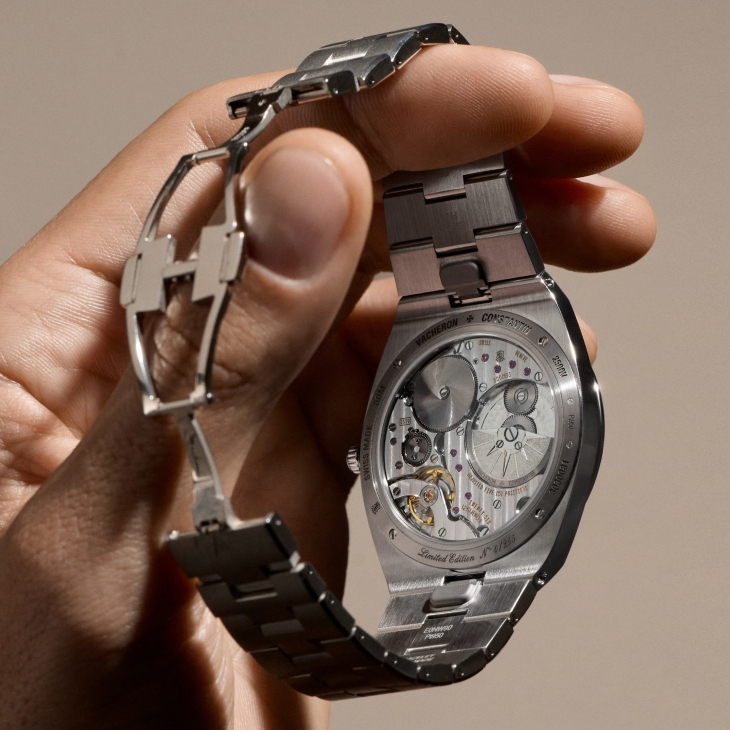 VACHERON CONSTANTIN - OVERSEAS - 2500V/210P-H028 - 超薄新境,縱橫無界|深入江詩丹頓Overseas鉑金超薄自動上鍊腕錶的工藝美學
