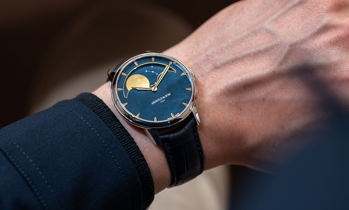ARNOLD & Son - PERPETUAL MOON - 1GLBS.M03A.C263S - 藍月、金月與紅月，Arnold & Son月相腕錶Colours of the Moon限量版捕捉月色變化