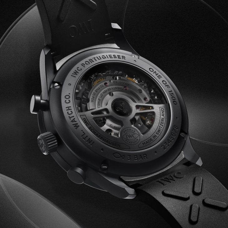 IWC - PORTUGIESER - 經典正裝的黑化變身：IWC萬國錶推出「葡萄牙系列瓷化鈦金屬計時腕錶」