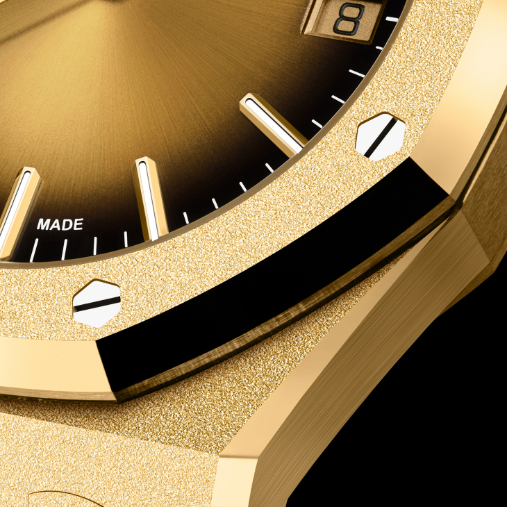 AUDEMARS PIGUET - ROYAL OAK - 26735SG.OO.1320SG.01 - AUDEMARS PIGUET 愛彼如何成為貴金屬專家｜Royal Oak皇家橡樹鏤空飛行陀飛輪自動上鍊沙金腕錶與霜金腕錶