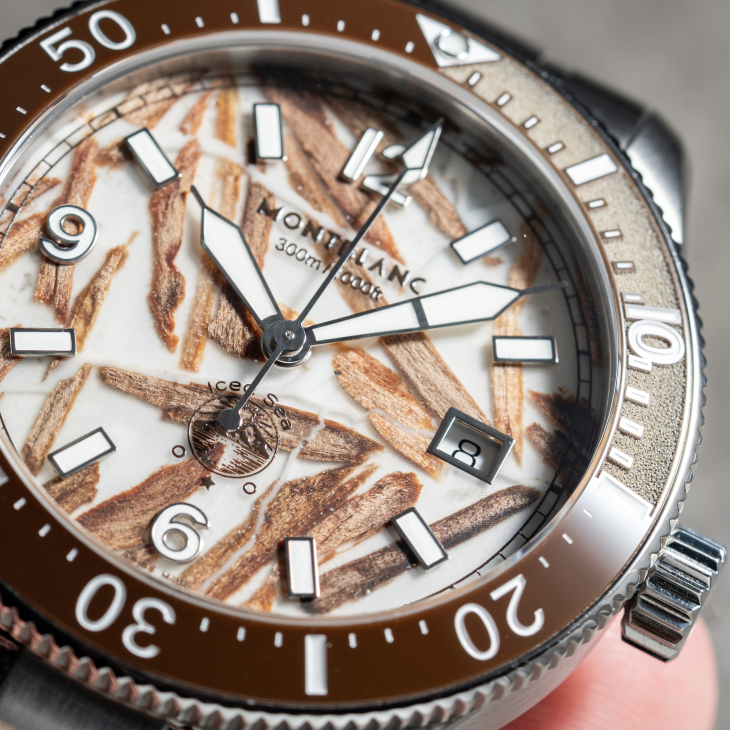 MONTBLANC - ICED SEA - 137211 - 封存萬年冰川的靈魂 2026萬寶龍Iced Sea系列 一場關於亞化石、仿舊鋼與珊瑚日落的材質奇點