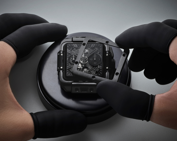 HUBLOT - SQUARE BANG - 821.MX.4800.RX - 當機械工藝遇上幾何美學 Square Bang Unico 創新演繹個性化方型高階運動錶