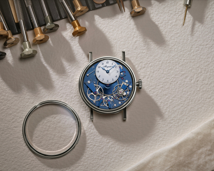 BREGUET - TRADITION - 7037BB/YB/5V6 - BREGUET Tradition Seconde Retrograde 7037 湛藍深處的都會篇章