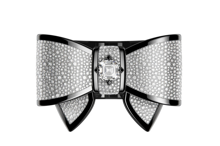 CHANEL - J12 - (J12 鑽石陀飛輪 Caliber 5) - 黑白對比,鑽石燦耀|CHANEL高級製錶2026新作關鍵解析