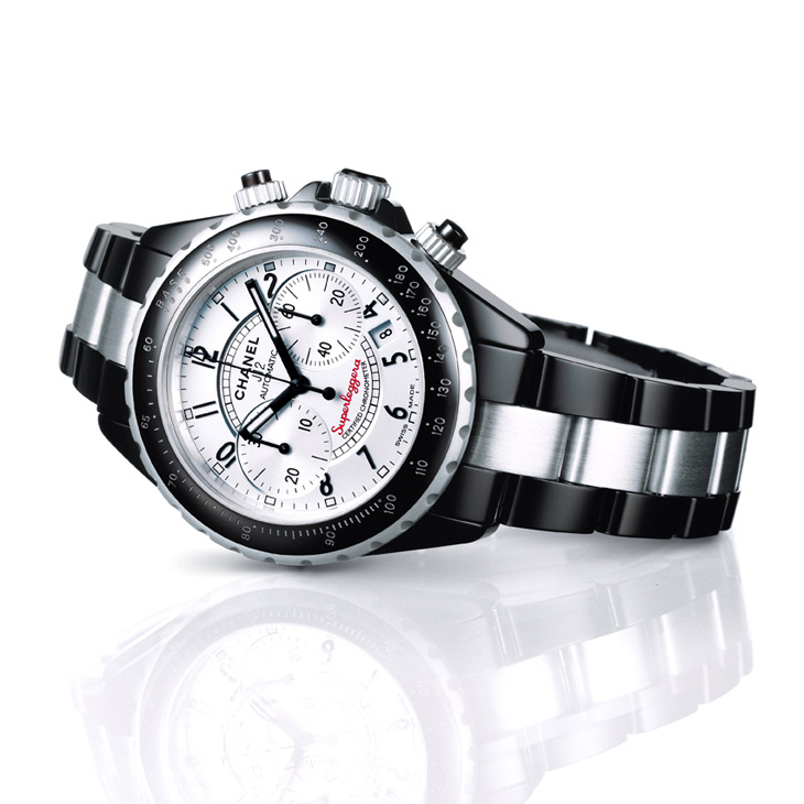 CHANEL - J12 - (J12 Superleggera Caliber 12.1 42毫米腕錶) - CHANEL J12 Superleggera:輕量、極速與精密,J12的另一道軸線