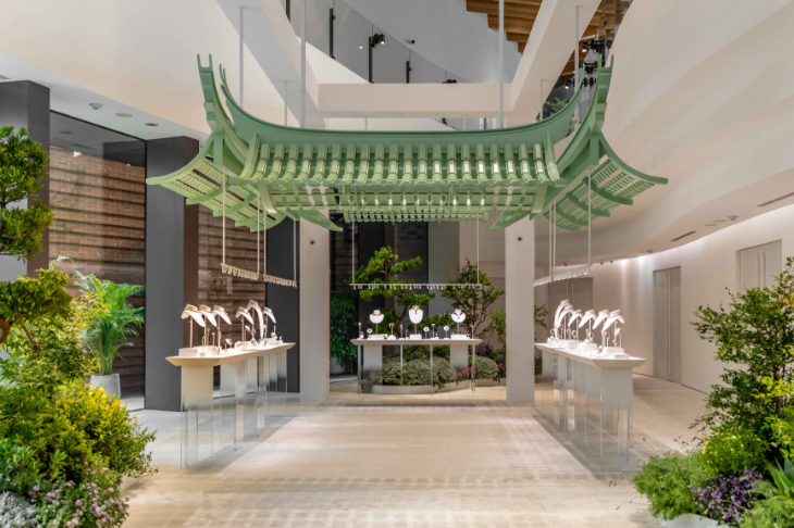 VAN CLEEF & ARPELS - 燕尾翹脊下， 梵克雅寶經典薈萃｜Signature高級珠寶鑑賞活動