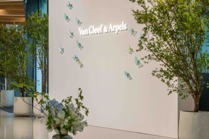 VAN CLEEF & ARPELS - 燕尾翹脊下， 梵克雅寶經典薈萃｜Signature高級珠寶鑑賞活動